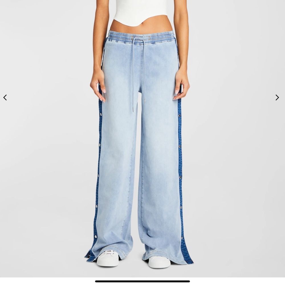 SER.O.YA Gabbi Wide Leg Light Blue Jeans - Picture 2 of 7